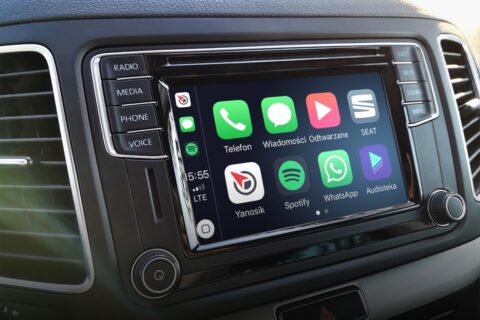 Najnowsza aktualizacja iPhone’a zabija CarPlay. Nikt nie wie jak to naprawić