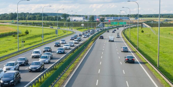 To pierwsza taka autostrada na świecie! Rewolucyjny system 5G pojawi się także w Polsce?