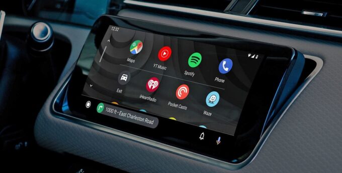 Do Android Auto zakradł się zagadkowy błąd. Kierowcy piszą, że YouTube stracił głos