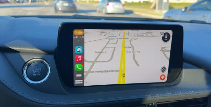 Waze sprawia problemy ​​użytkownikom CarPlay. To zachowanie robi się irytujące