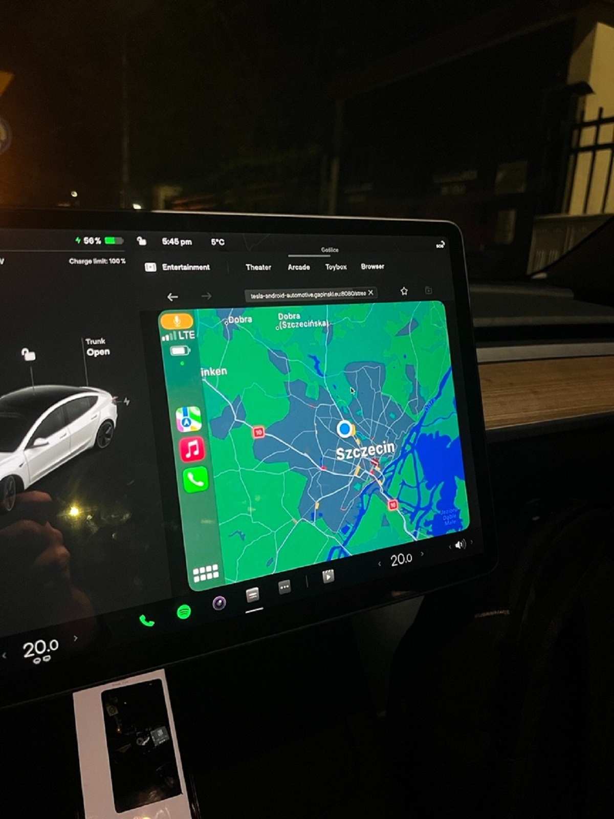 polski programista uruchamia carplay w tesli