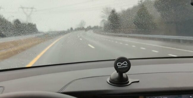 Właściciele Tesli znów mają dość swoich samochodów. Mandat to najmniejsza konsekwencja problemu, z jakim mają do czynienia