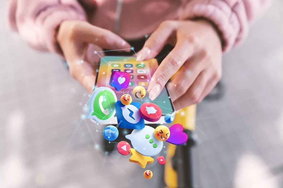 WhatsApp zmiany w funkcjach-social-media-concept