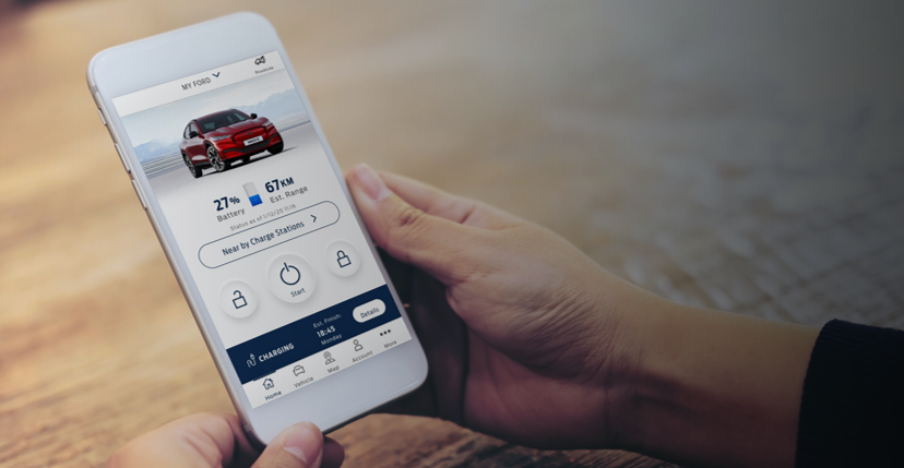 Ford Mustang Mach-E / smartfon