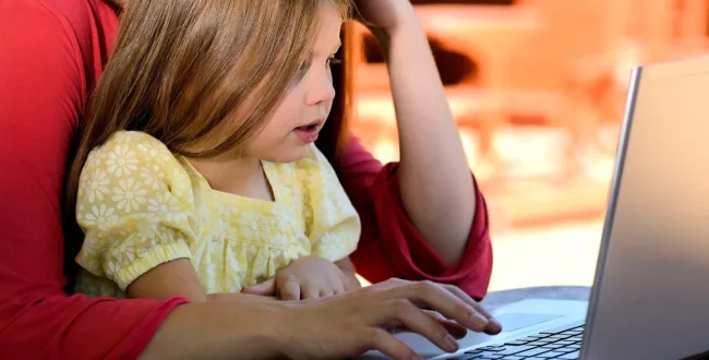 Laptopy dla 4-klasistów objęte zakazem sprzedaży przez 5 lat. Rodzice podpiszą dokumenty i wybiorą jeden z dwóch wariantów