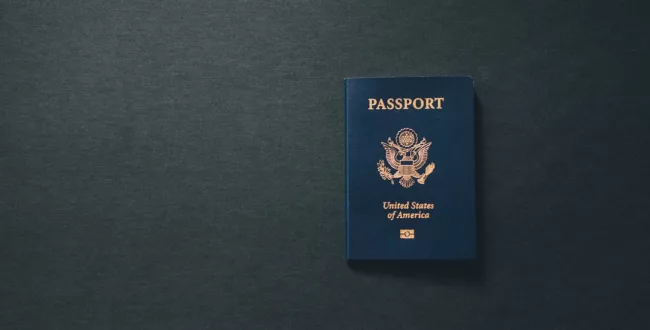 Tylko trzy osoby na świecie mogą podróżować bez paszportu dosłownie wszędzie. Nigdy nie wpadlibyście na to, kogo ten przywilej dotyczy – jeden jest kuriozalny