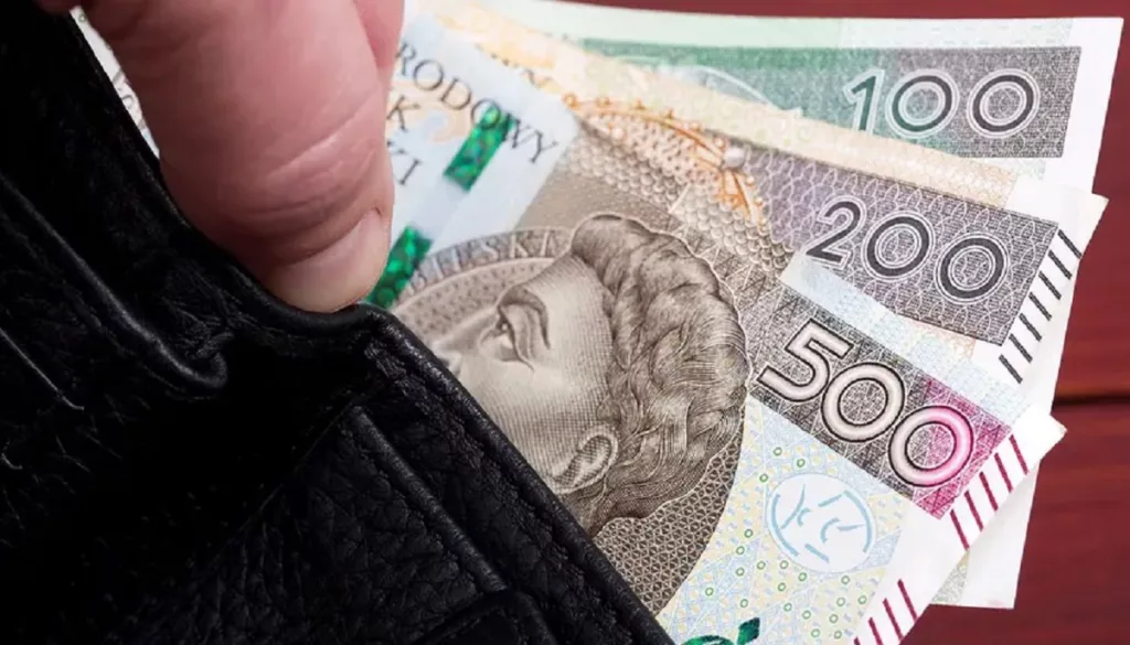 pieniądze na węgiel freepik