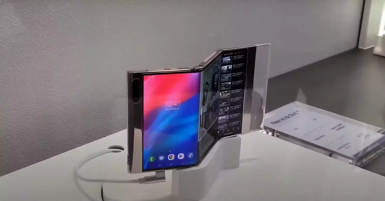 Samsung wprowadza potrojnie składany smartfon