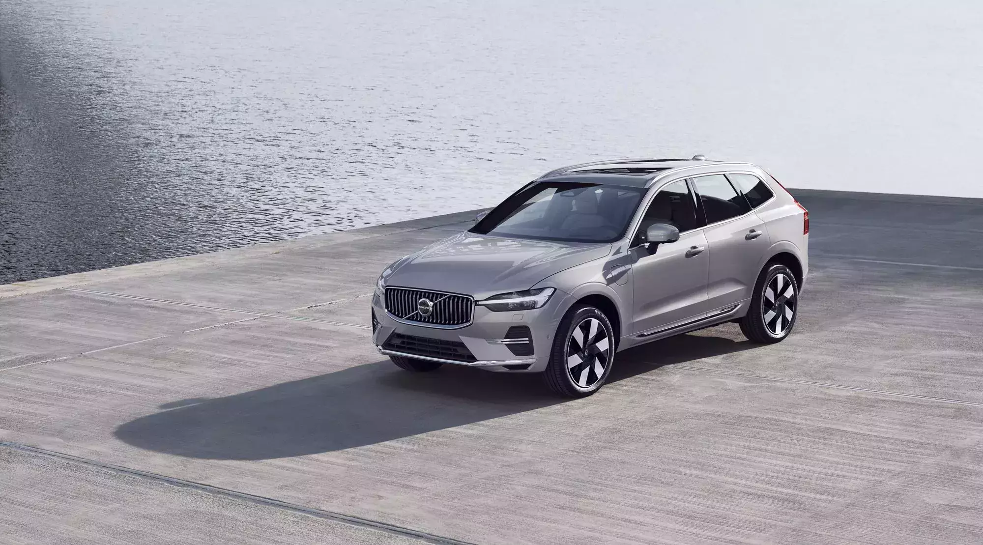 Volvo XC60 Recharge T8 Silver Dawn