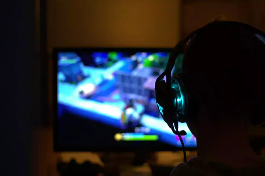 gry komputerowe stare nowe remake GTA FIFA wspomnienia sentyment