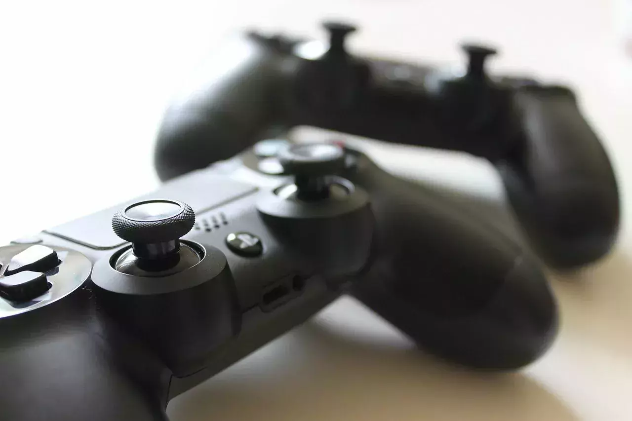 gry komputerowe stare nowe remake GTA FIFA wspomnienia sentyment